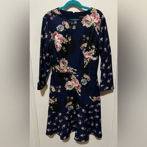 Little Mistress Photo Print Petite 4 , US 0 , zipper back , folded sleeve hem.